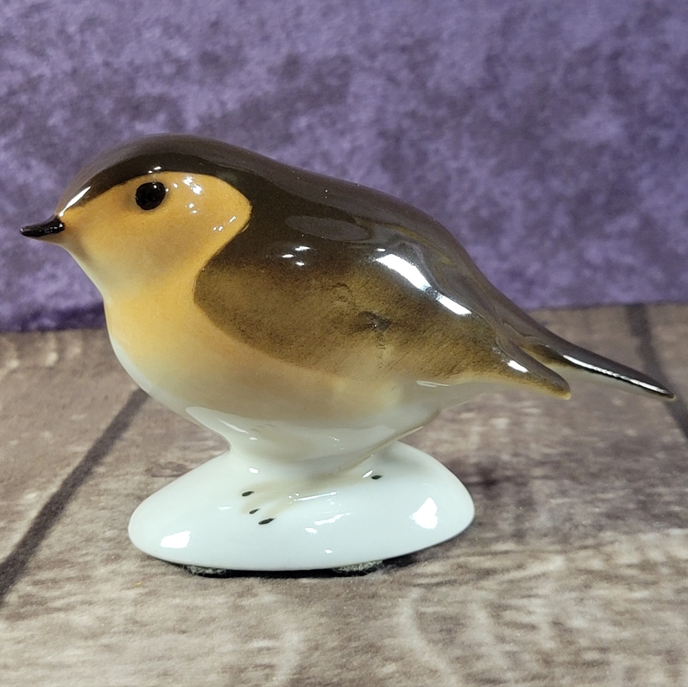 Lomonosov USSR Vintage Imperial Porcelain Robin Bird Figurine